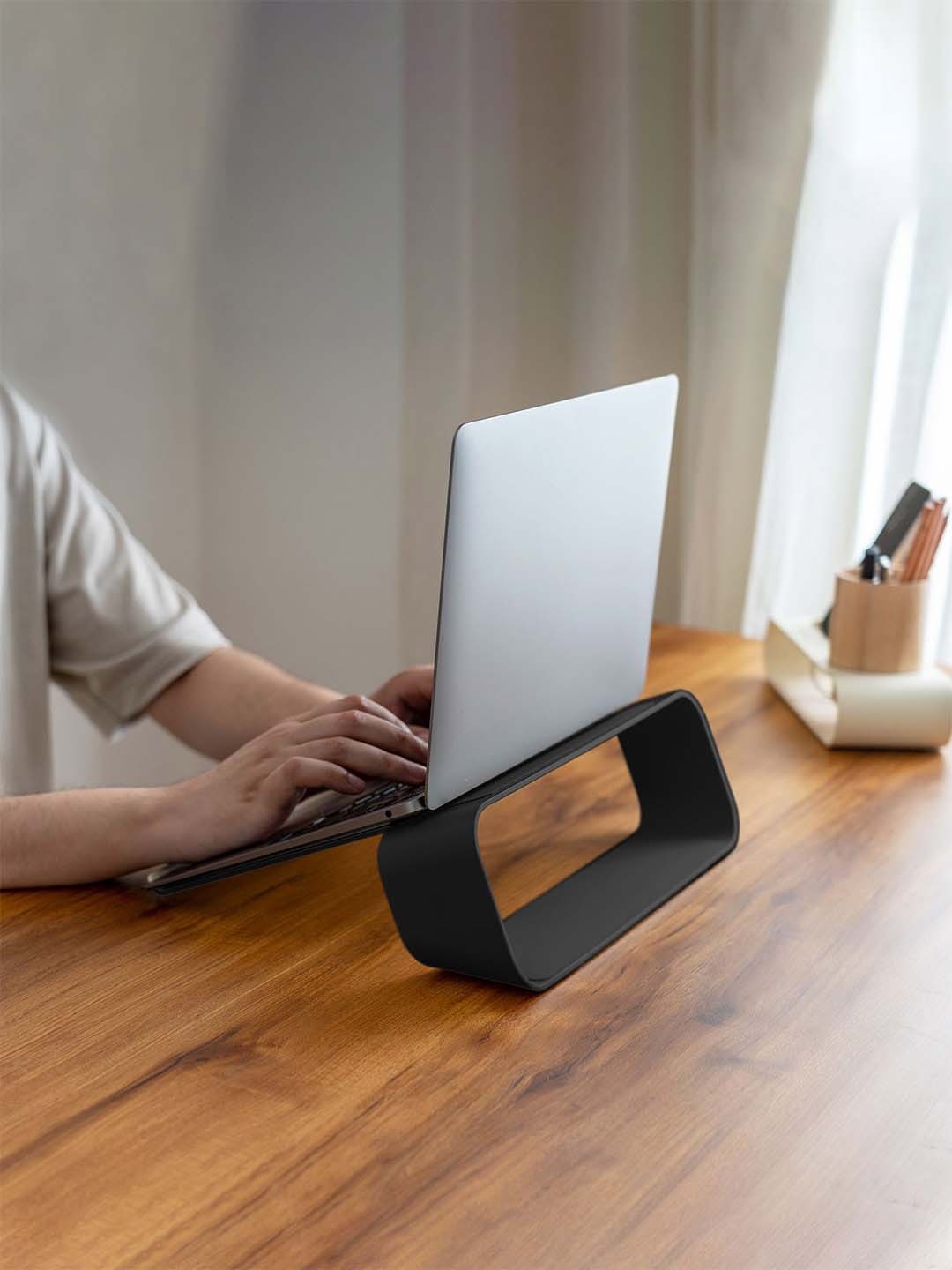 

DailyObjects Arete Black Laptop Stand Table