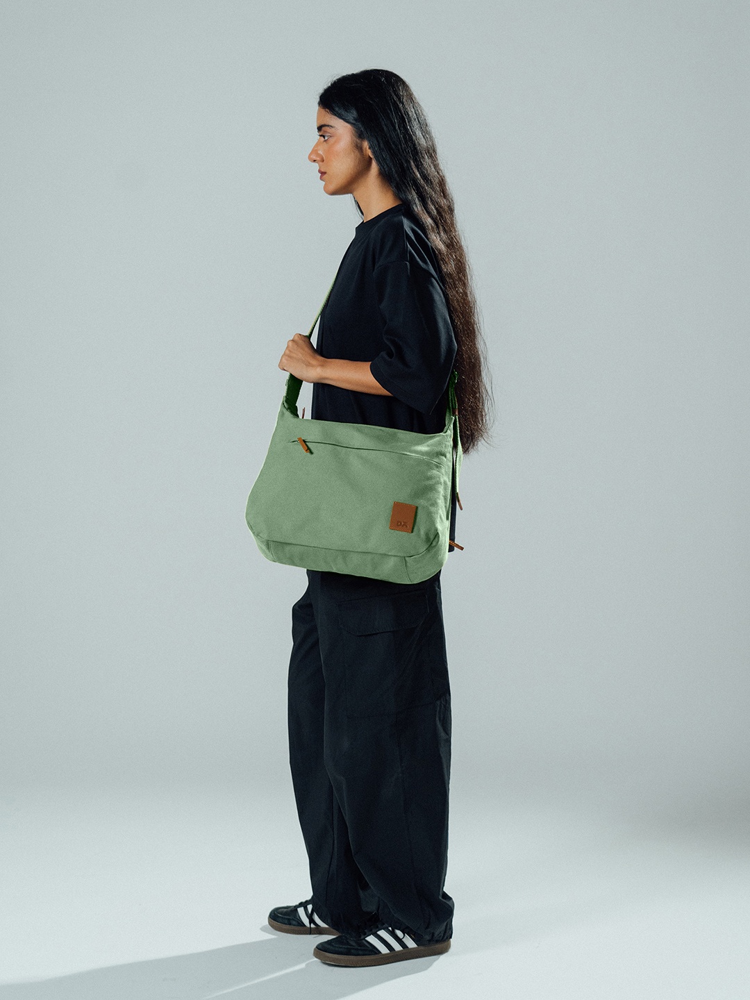 

DailyObjects Unisex Solid Structured Shoulder Bag, Green