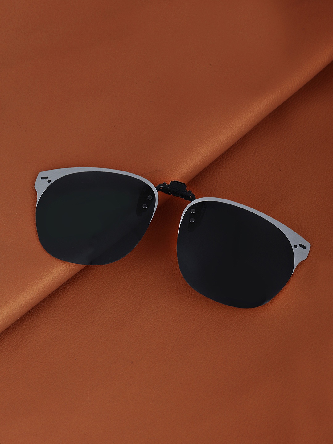 

Carlton London Unisex Black & Grey Toned Polarised Lens Sunglass Clip