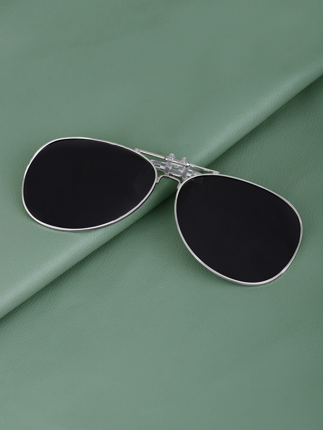 

Carlton London Unisex Black & Silver Toned Polarised Lens Aviator Sunglass Clip