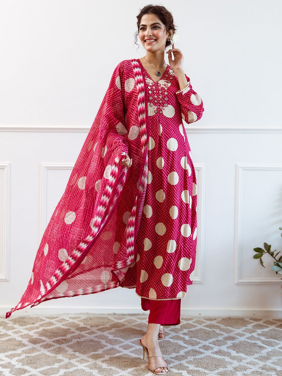 

Ishin Women Ethnic Motifs Printed Regular Kurta with Trousers & With Dupatta, Pink