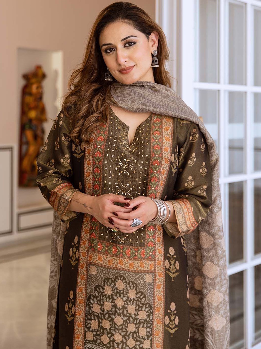 

Ishin Women Ethnic Motifs Printed Regular Kurta with Trousers & With Dupatta, Green