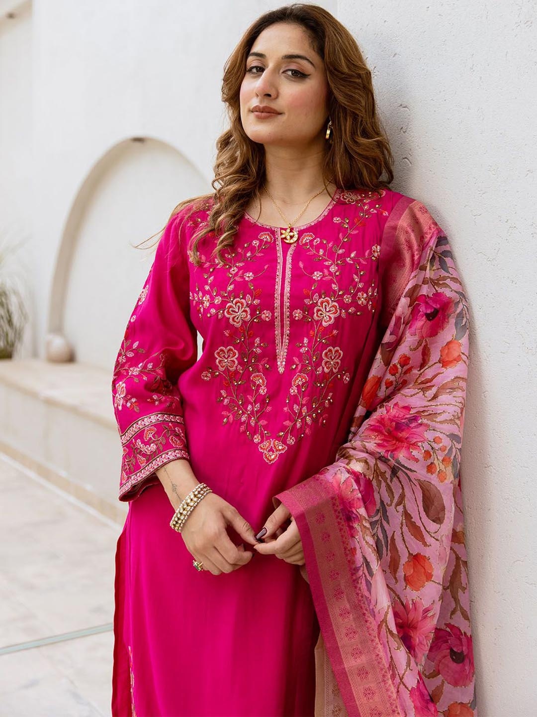 

Ishin Women Printed Regular Kurta with Trousers & With Dupatta, Pink