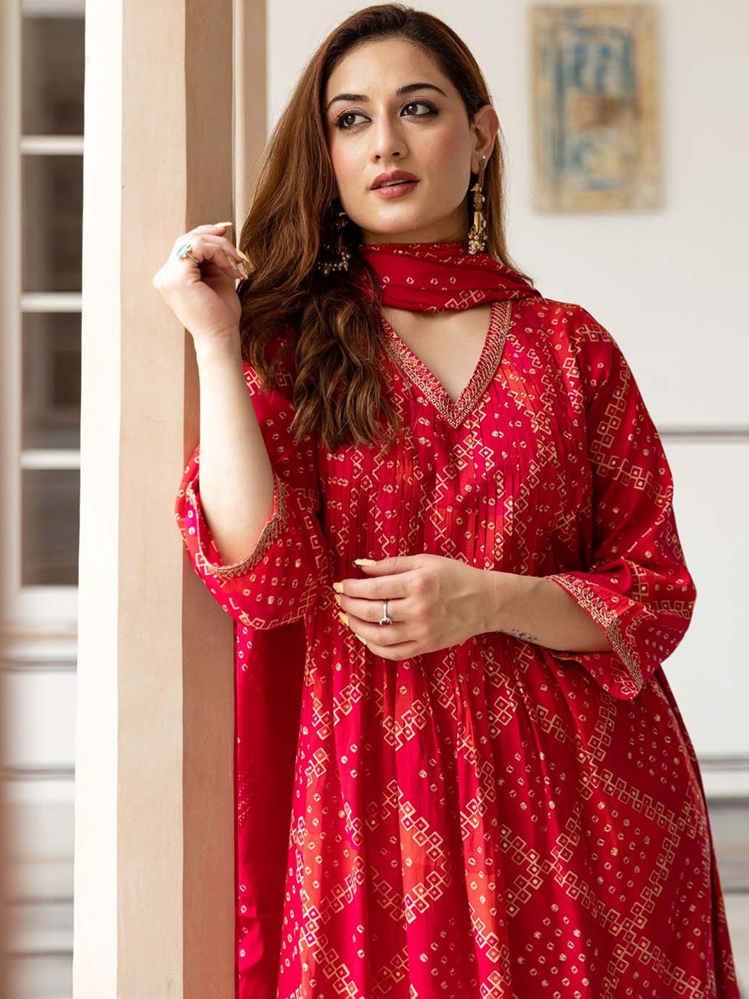 

Ishin Women Bandhani Printed Regular Kurta with Trousers & With Dupatta, Red