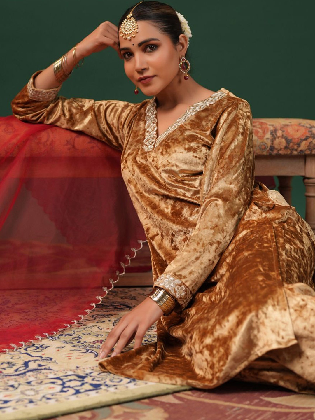 

anayna Women Embroidered Regular Velvet Kurta with Trousers & With Dupatta, Gold