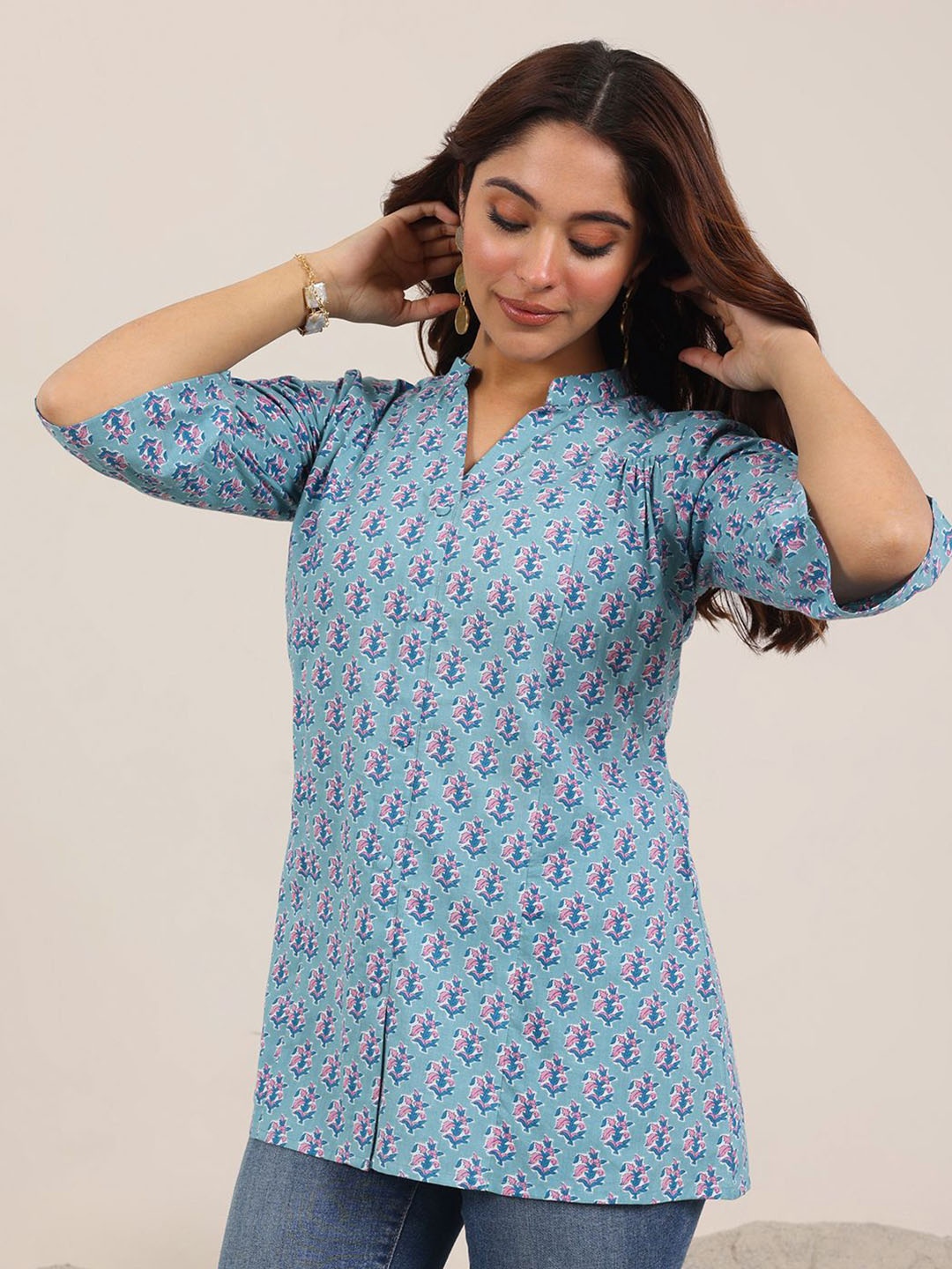 

Libas Women Floral Printed Panelled Kurti, Blue