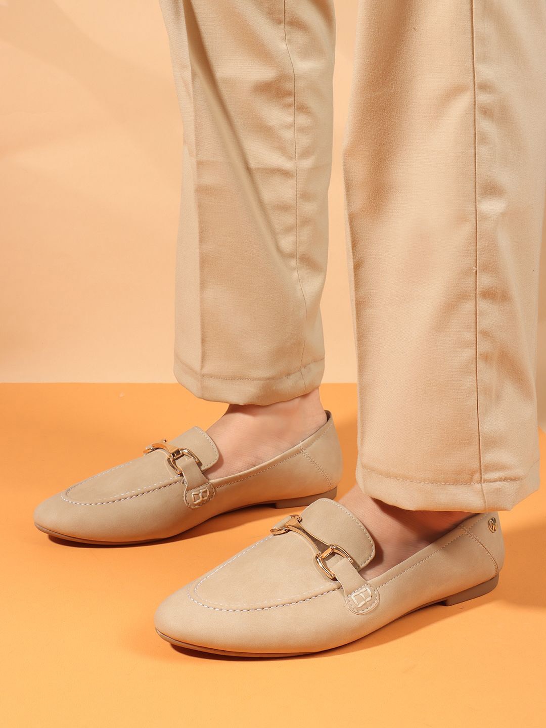 

ELLE Women Lightweight Round Toe Loafers, Beige