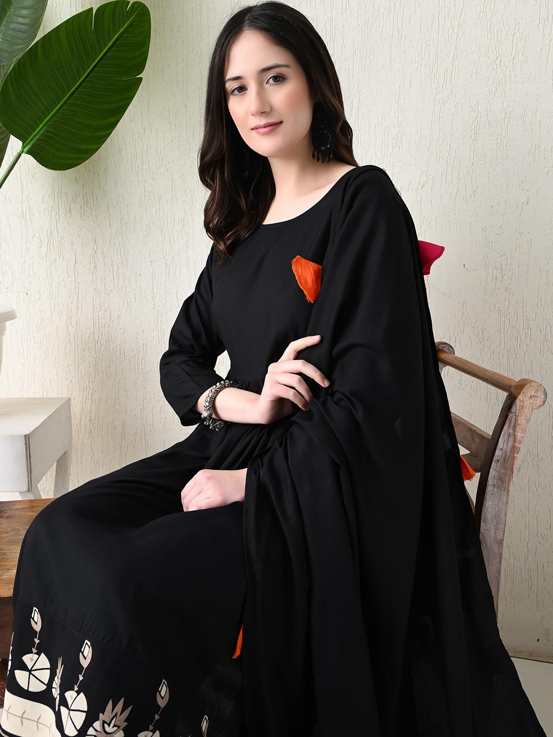 

ao services Floral Printed Round Neck Anarkali Kurta With Palazzos & Dupatta, Black