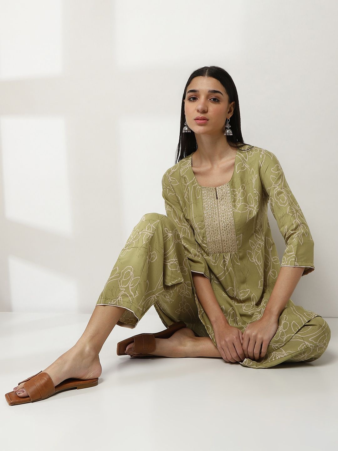 

Rangriti Floral Printed Notch Neck Sequinned A-Line Tunic With Trouser, Green