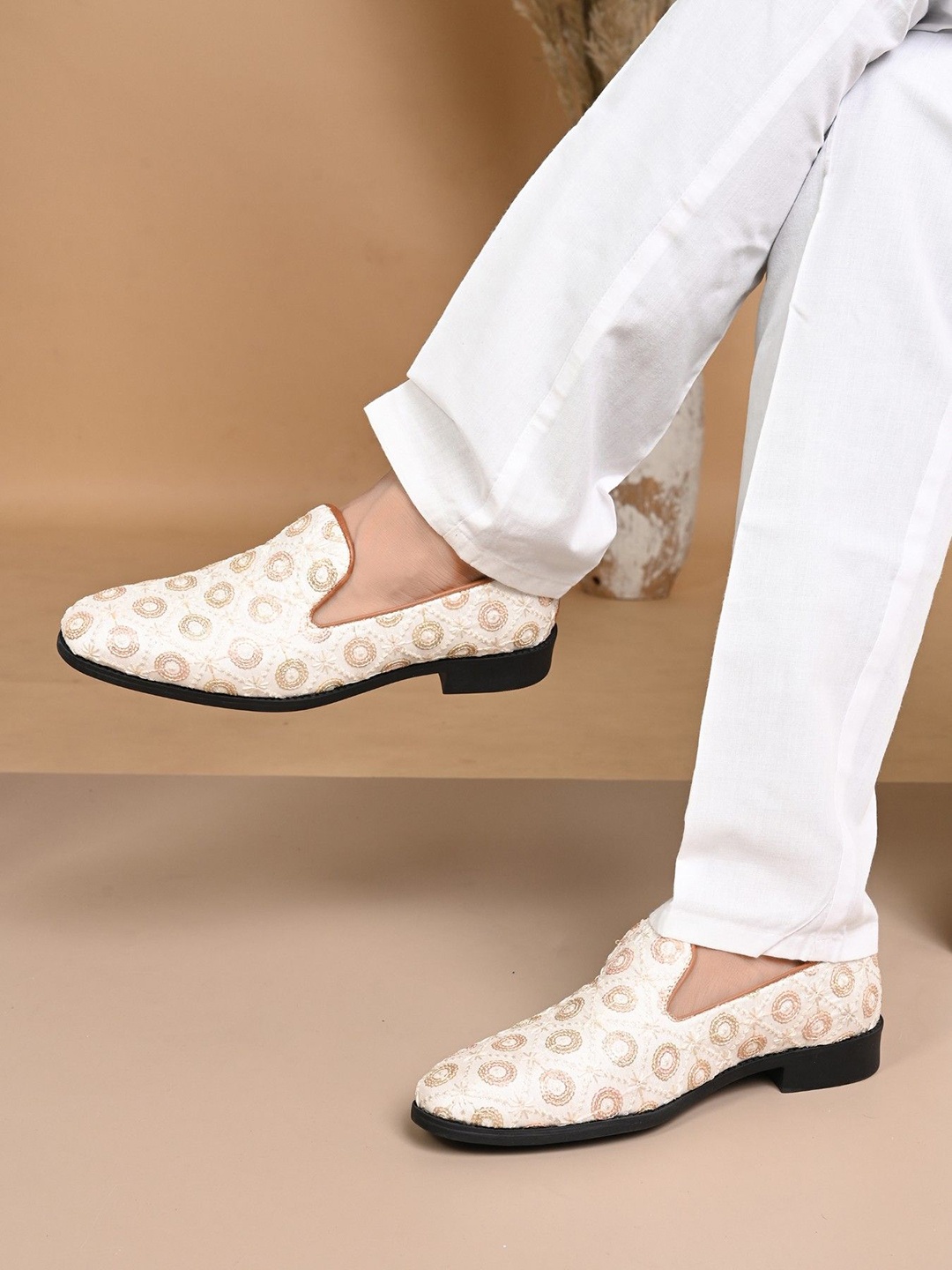 

House of Pataudi Men Embroidered Velvet Slip On Ethnic Mojaris, Beige
