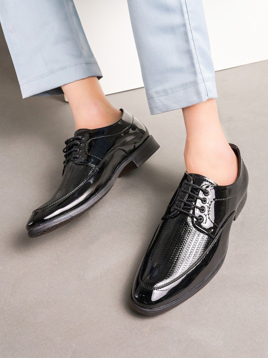 

House of Pataudi Men Textured Lace Up Formal Derbys, Black