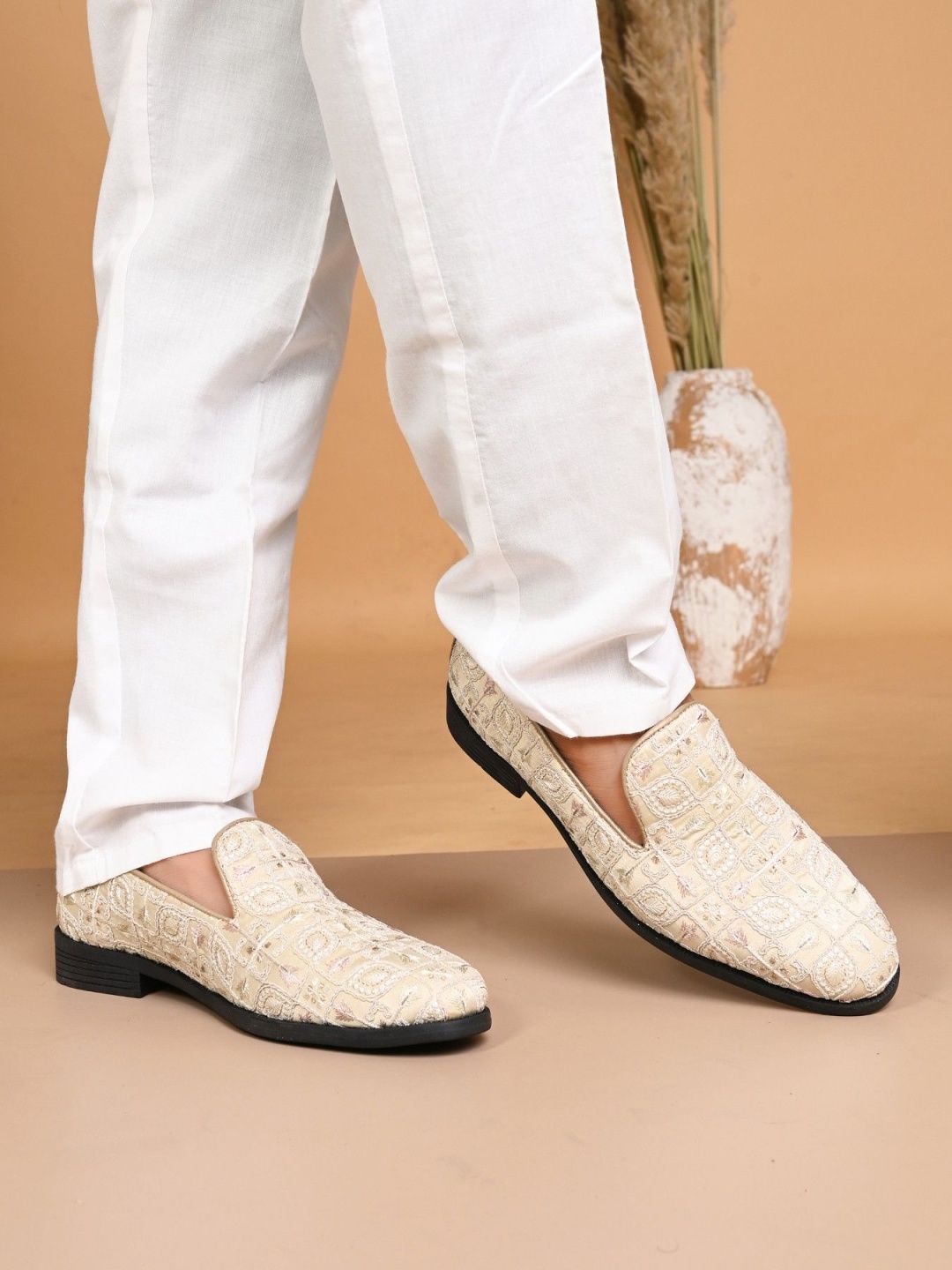 

House of Pataudi Men Embroidered Velvet Slip On Ethnic Mojaris Loafers Shoes, Beige
