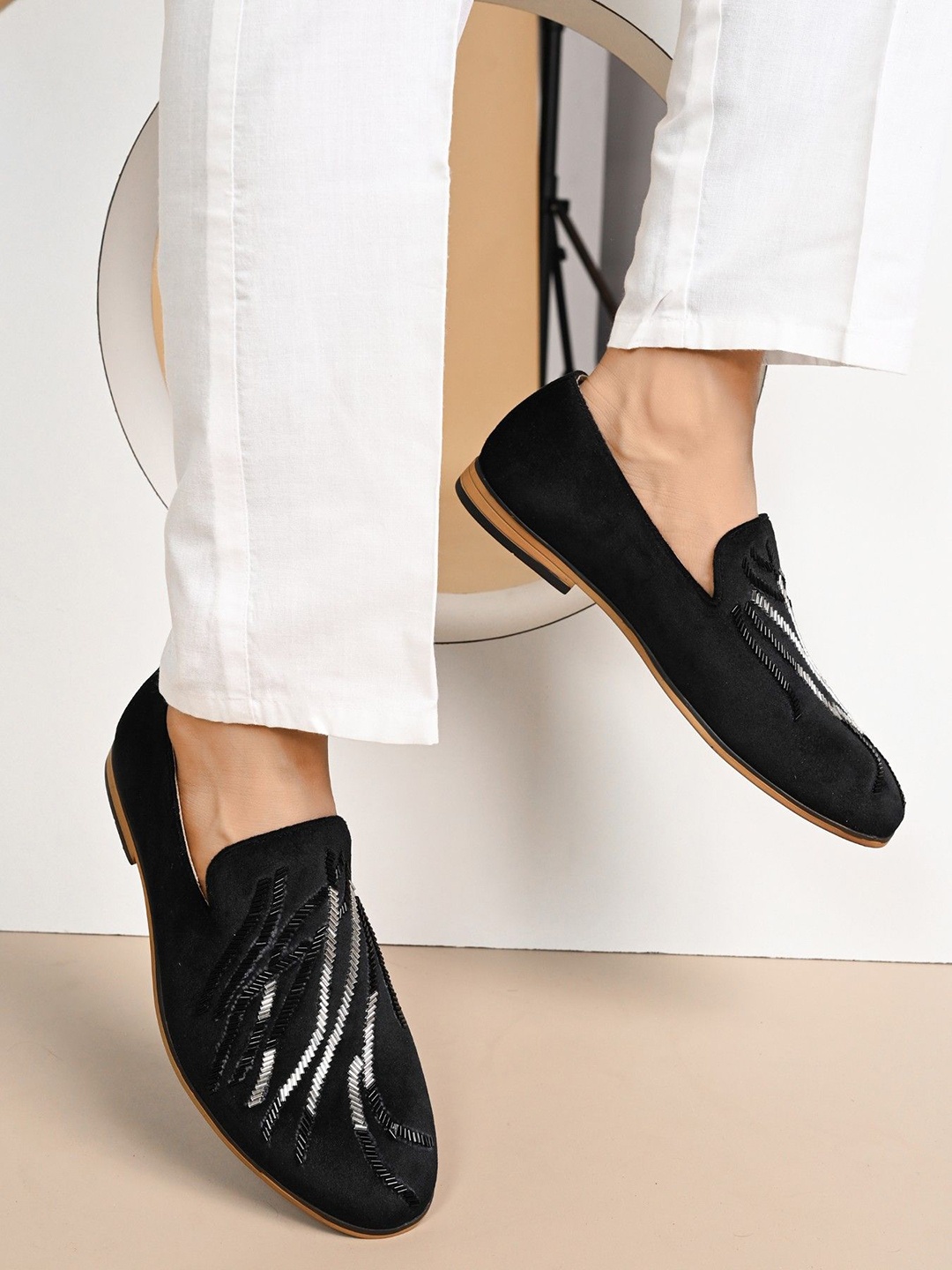 

House of Pataudi Men Woven Design Round Toe Loafers, Black