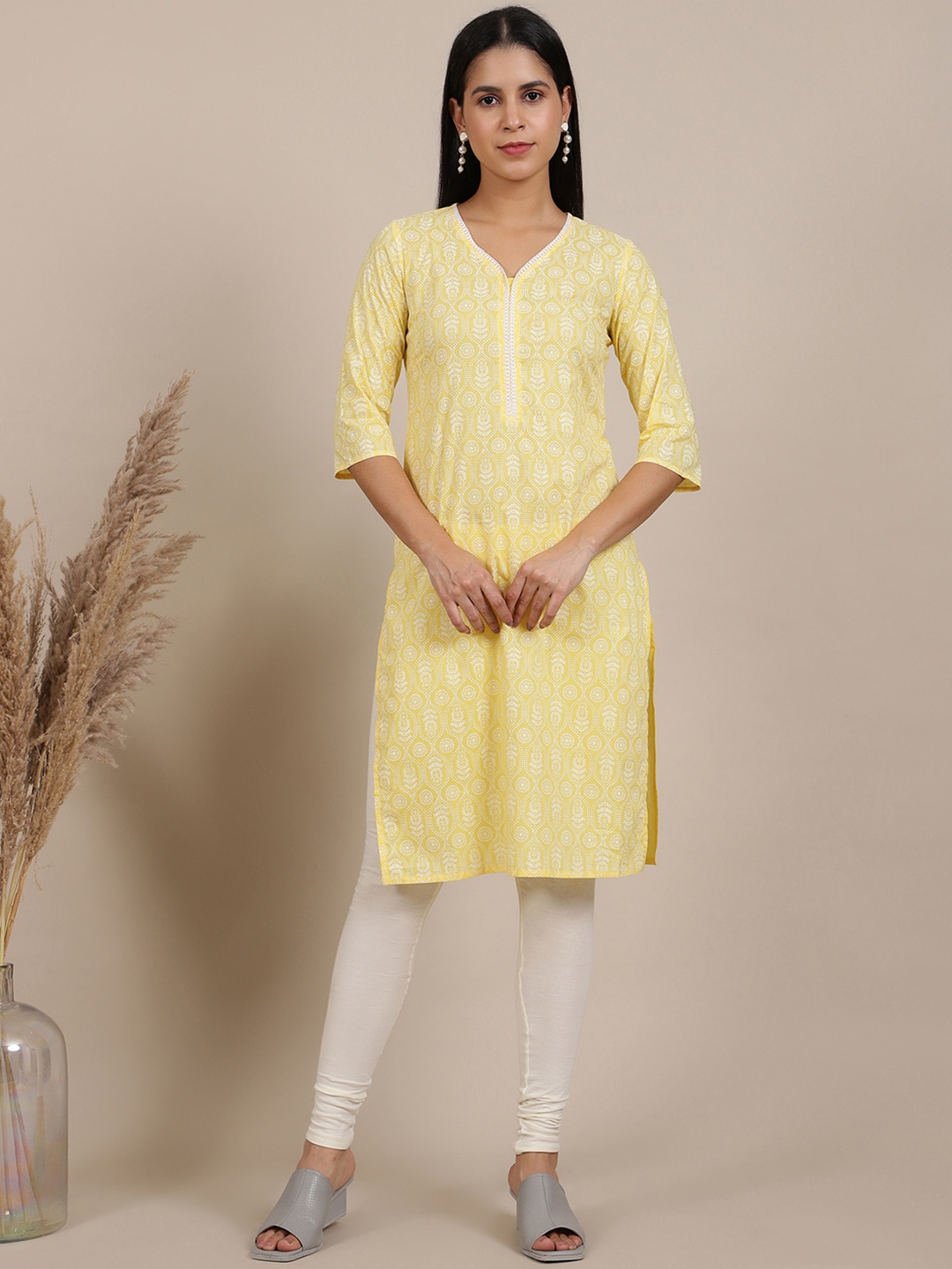 

AURELIA Floral Printed Thread Work V-Neck Pure Cotton Kurta With Leggings, Yellow