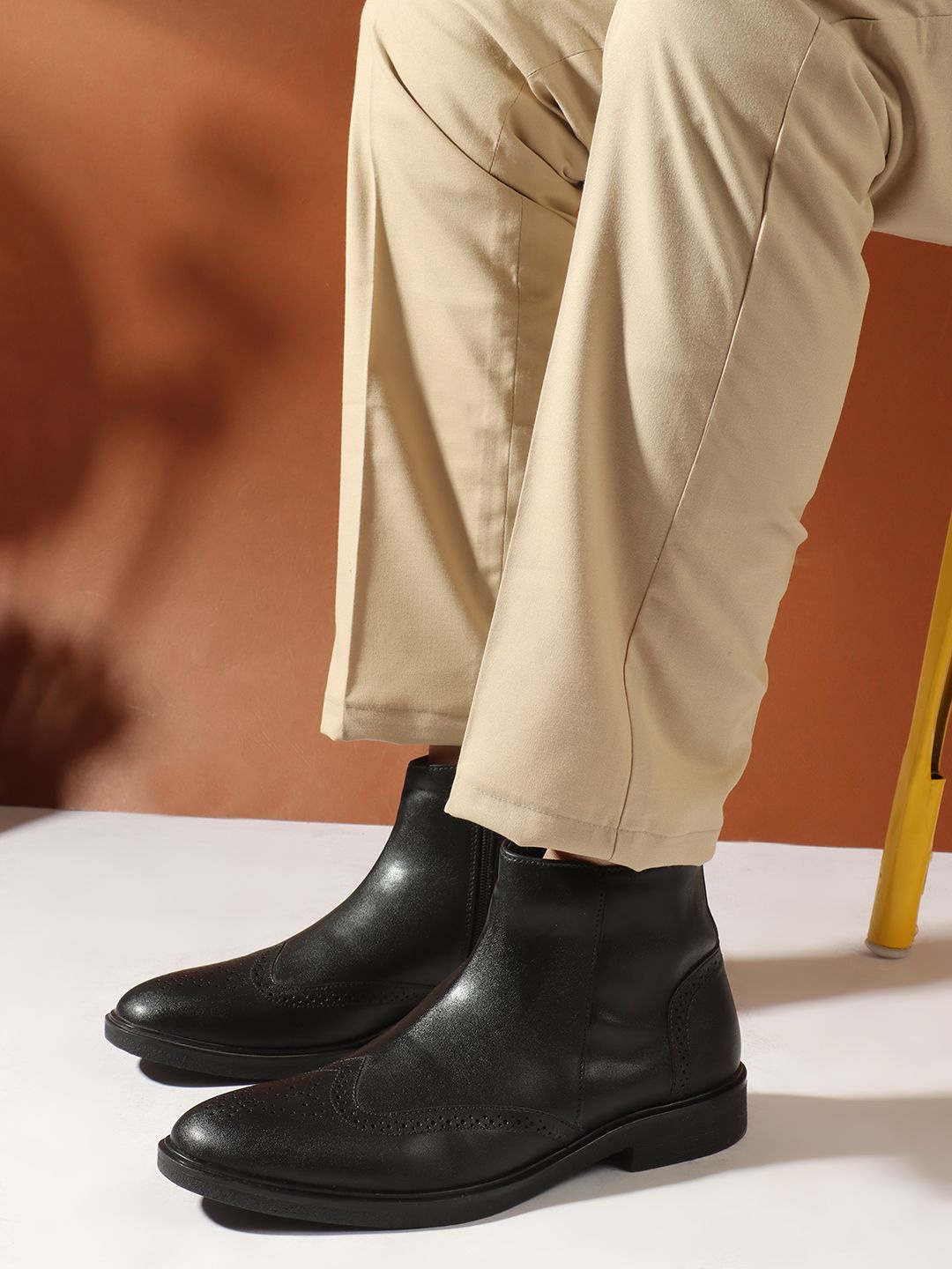 

Carlton London Men Round Toe Winter Boots, Black