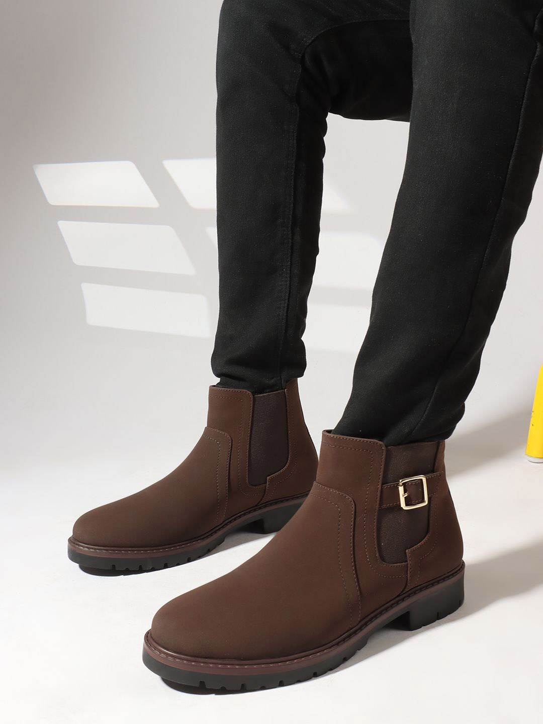 

Carlton London Men Buckle Round Toe Chelsea Boots, Brown