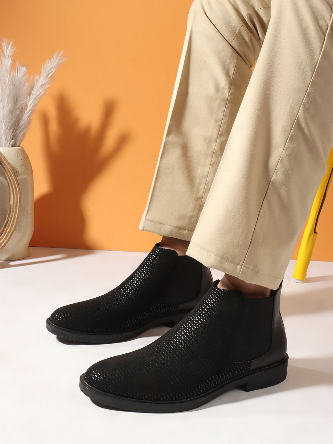 

Carlton London Men Textured Slip-On Round Toe Chelsea Boots, Black