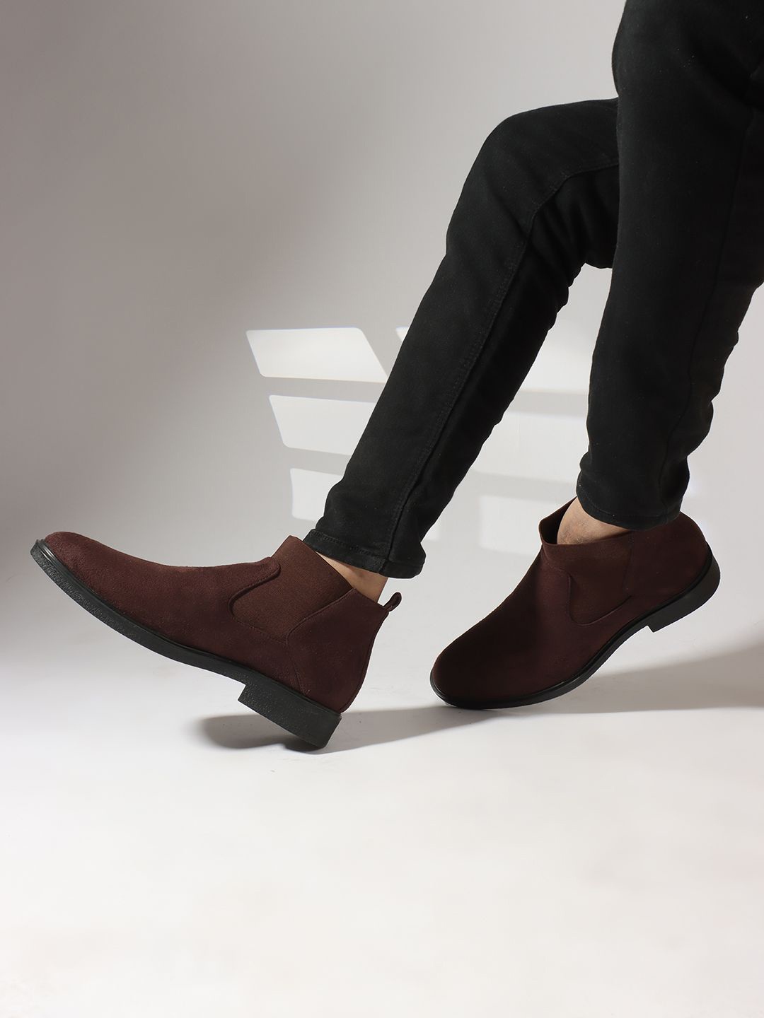 

Carlton London Men Solid Slip-On Round Toe Chelsea Boots, Brown