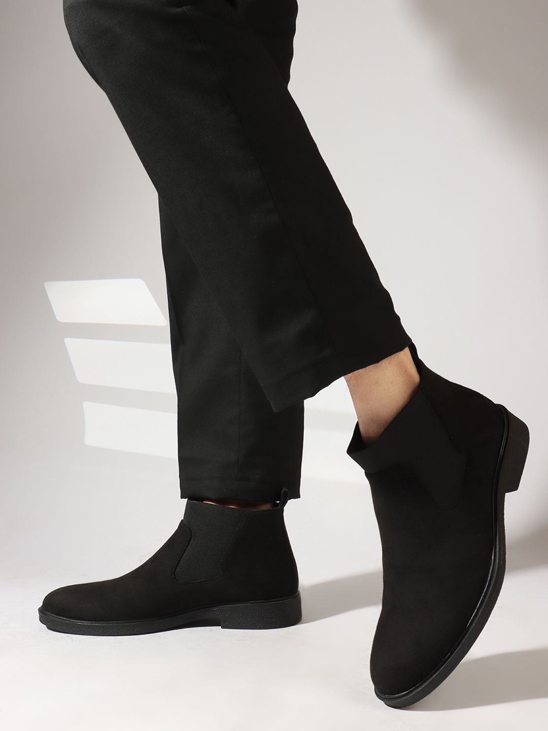 

Carlton London Men Solid Chelsea Boots, Black
