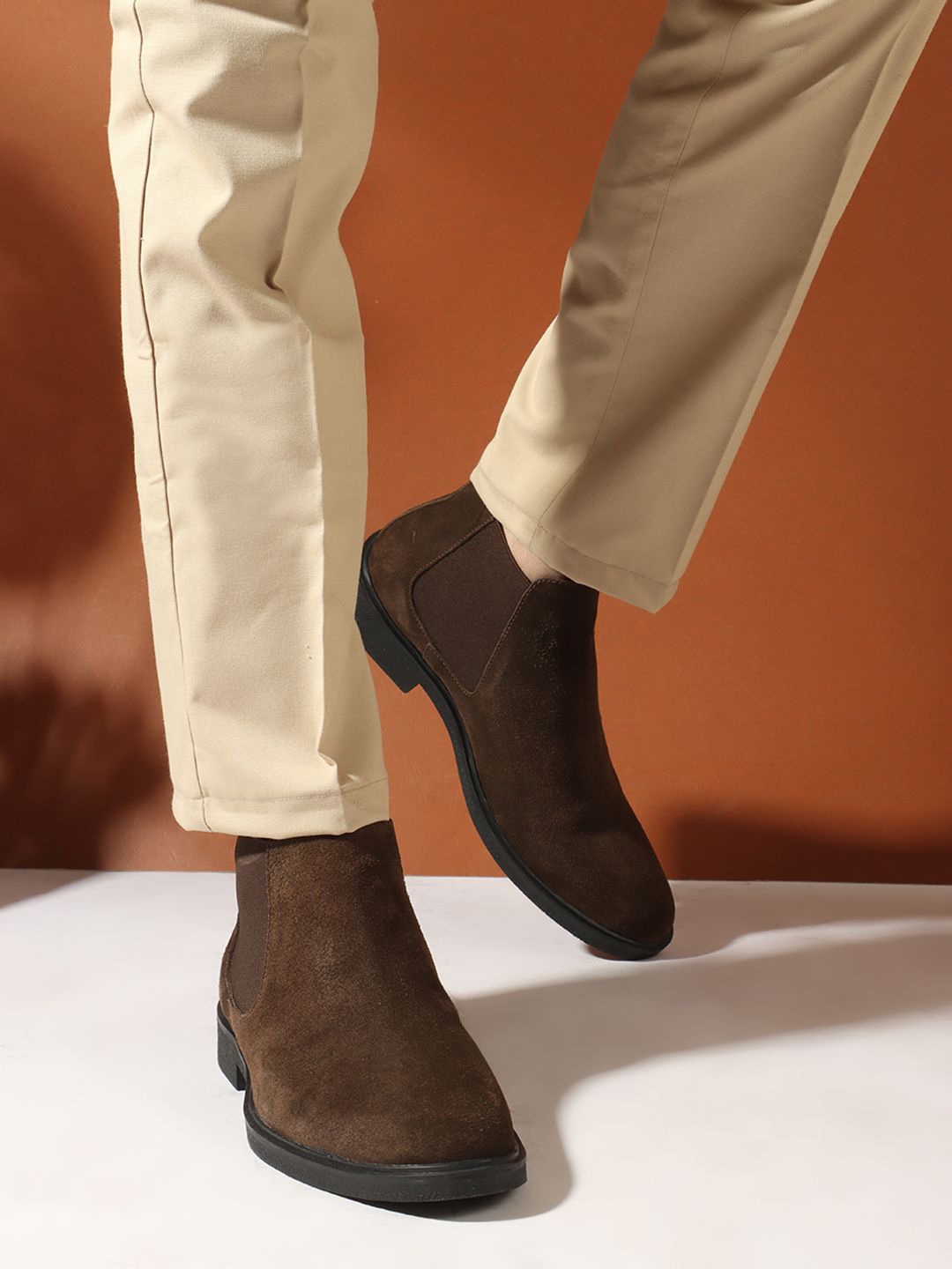 

Carlton London Men Solid Slip-On Round Toe Chelsea Boots, Brown