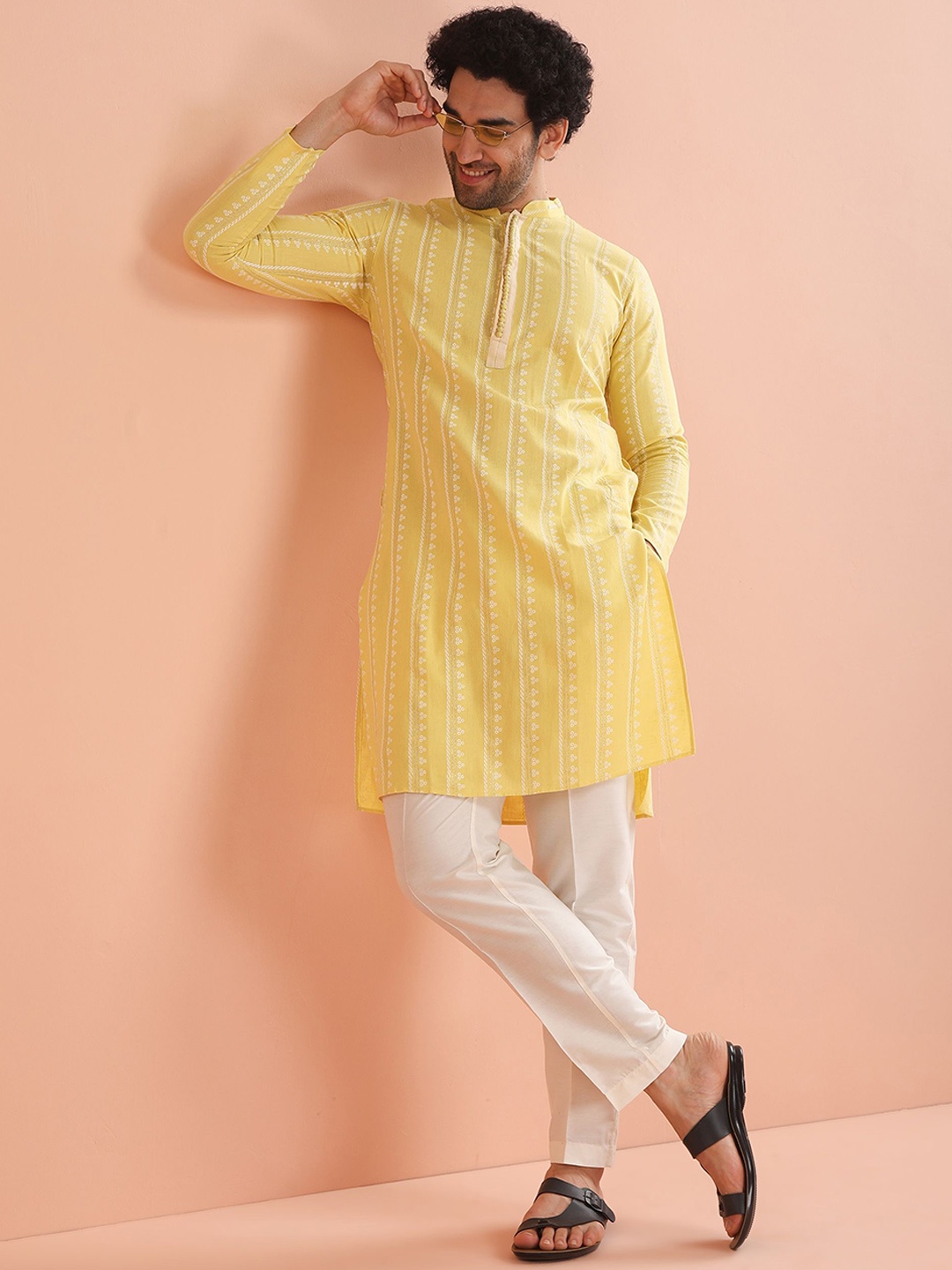 

KISAH Geometric Printed Straight Kurta with Trousers, Yellow