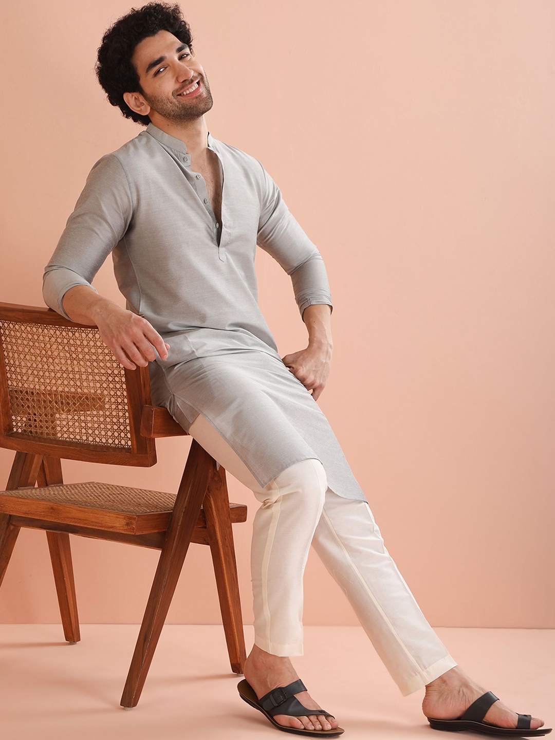 

KISAH Mandarin Collar Straight Kurta with Trousers, Grey