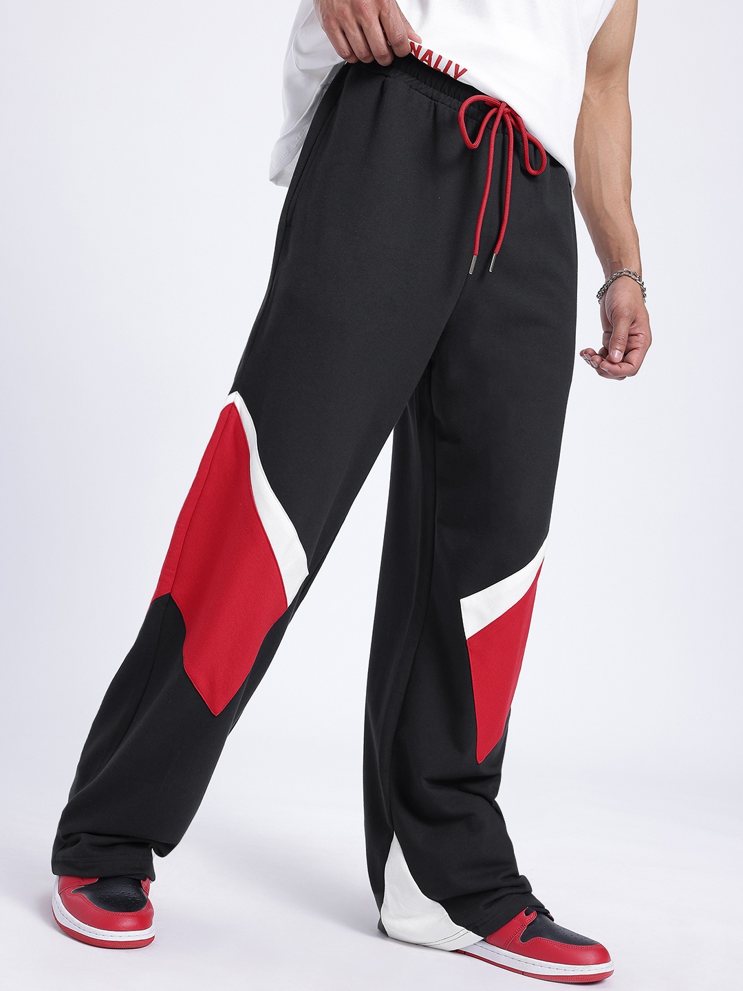 

glitchez Men Colourblock Edge Baggy Track Pants, Black