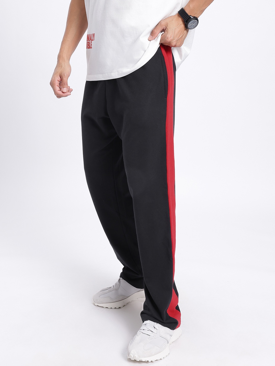 

glitchez Men Freedom Fit Contrast Panel Baggy Track Pant, Black