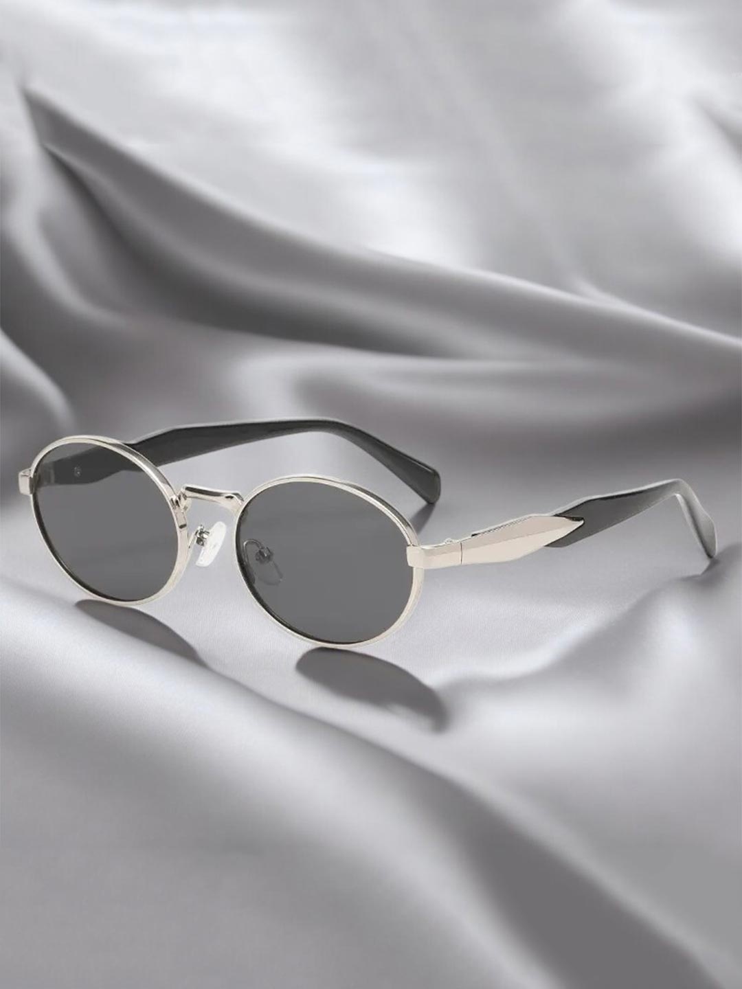 

DressBerry Women Round Sunglasses with UV Protected Lens PUSHPA SILVER BLACK