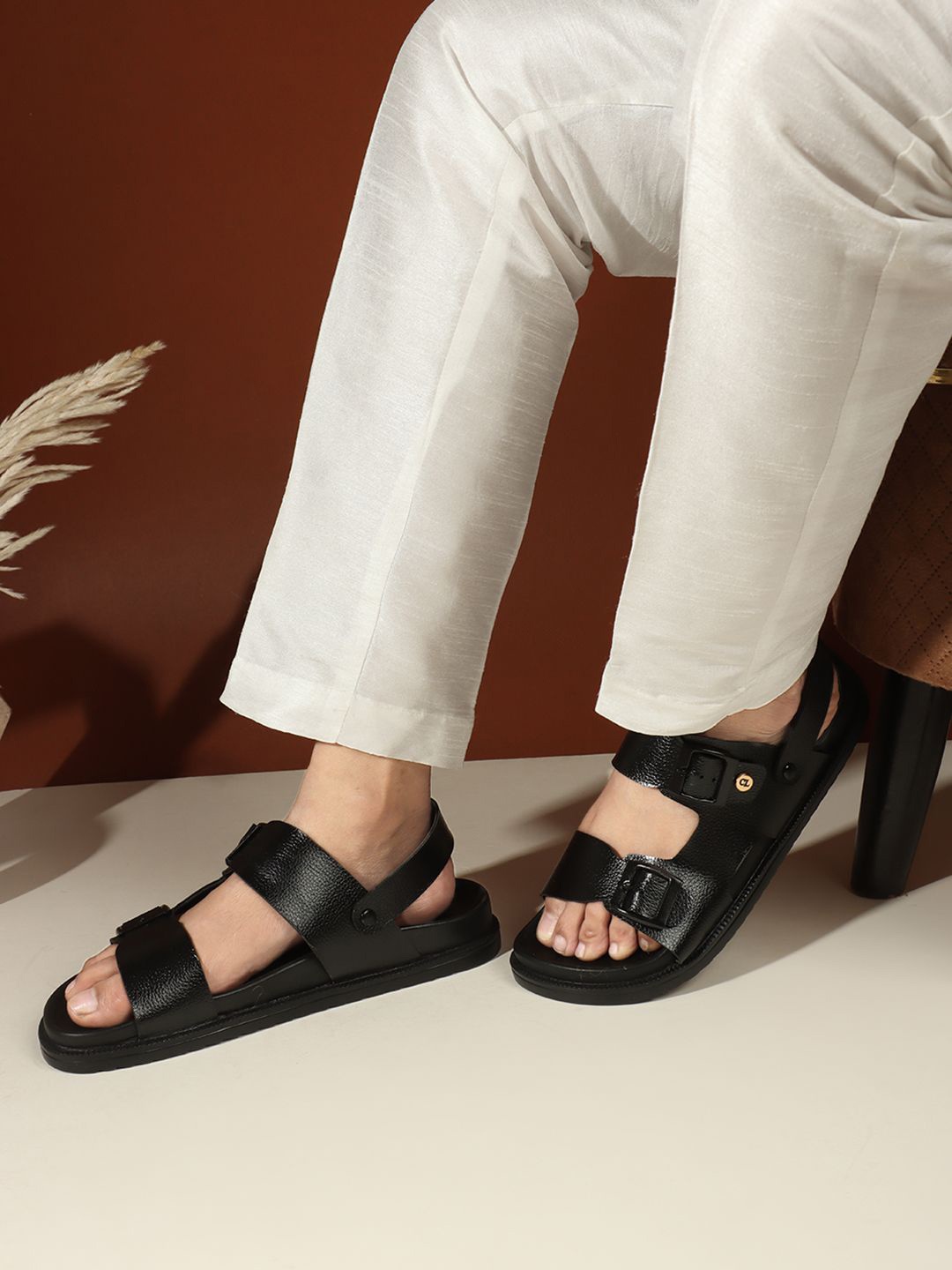 

Carlton London Men Comfort Sandals, Black
