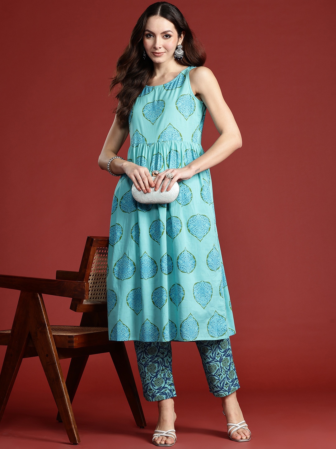 

Indo Era Floral Printed Pure Cotton Kurta with Trousers, Turquoise blue