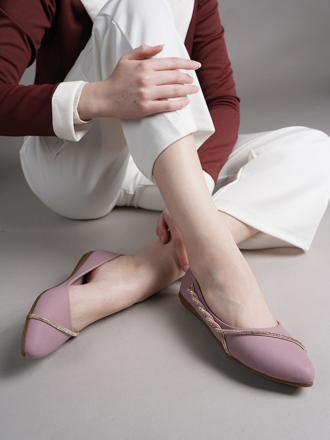 

DressBerry Women Embellished Ballerinas Flats, Mauve