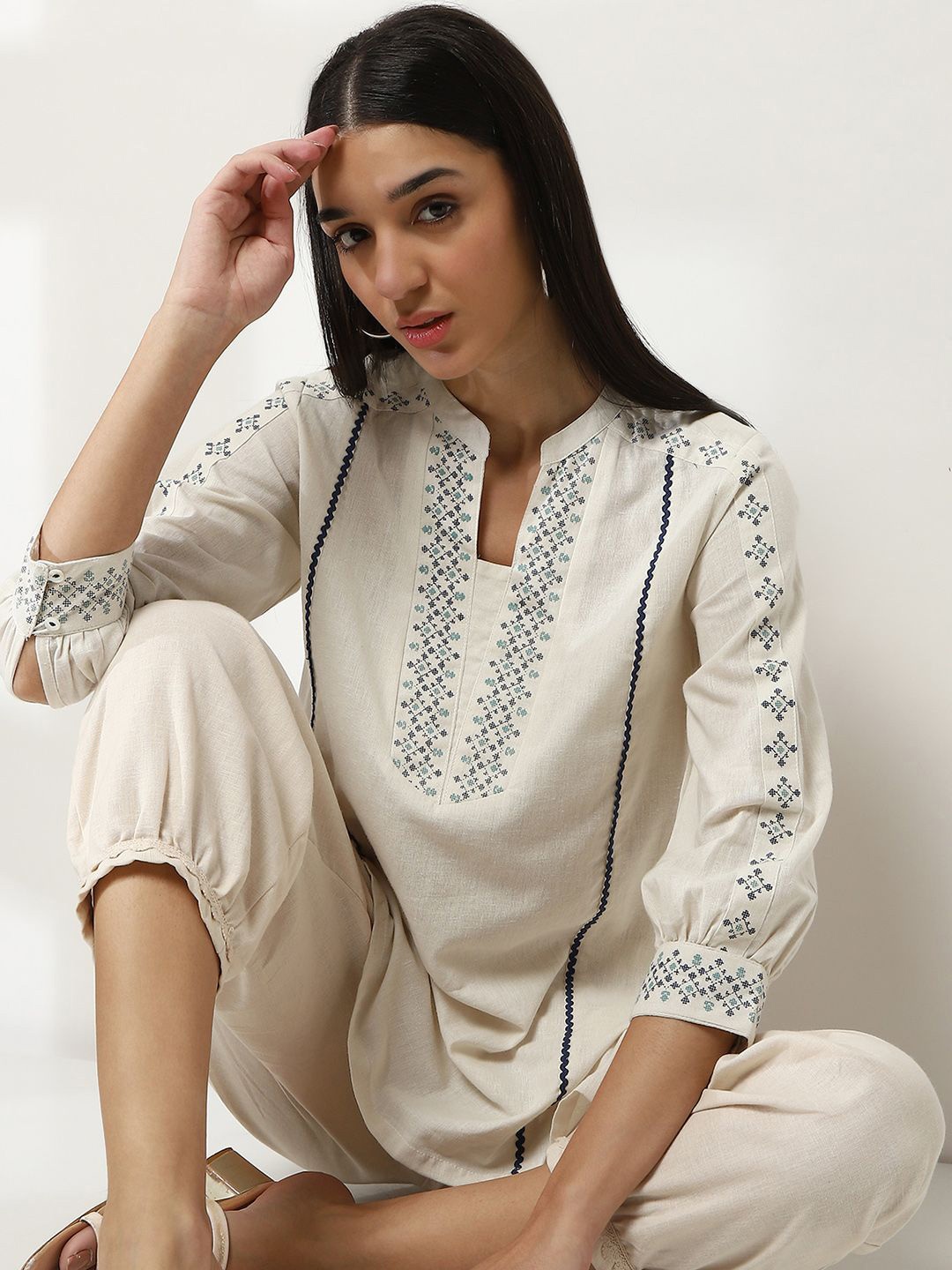 

Rangriti Floral Printed Mandarin Collar Cotton Straight Kurta, White