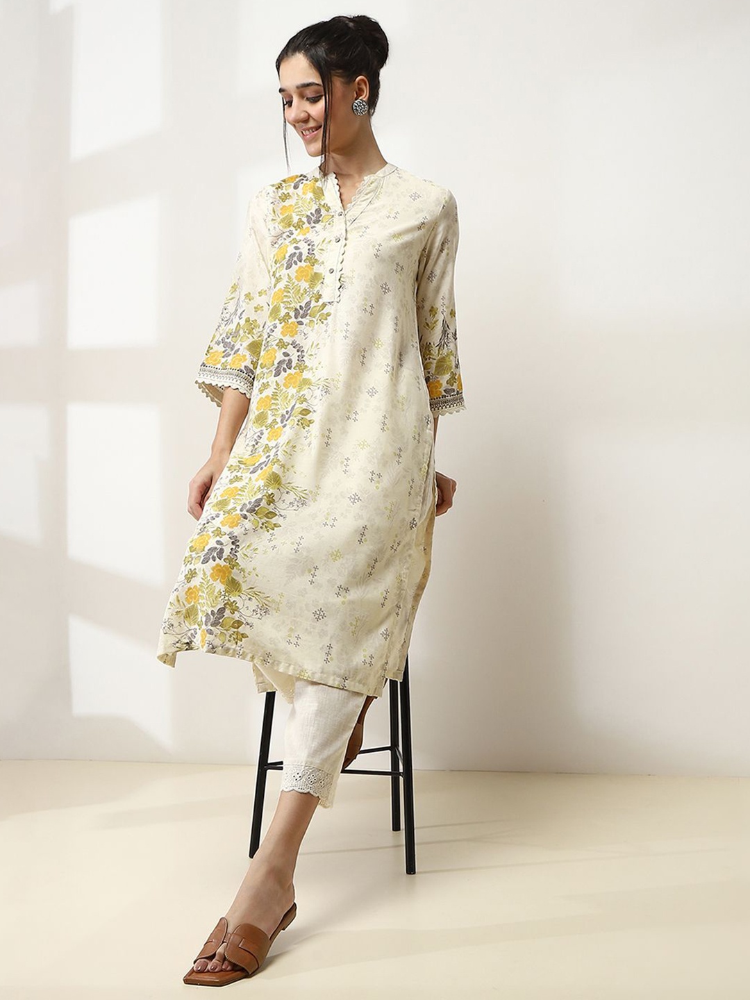 

Rangriti Floral Printed Mandarin Collar Flared Sleeves Straight Kurta, Cream