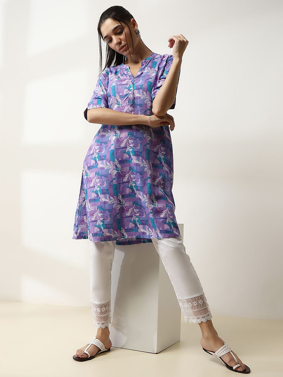 

Rangriti Floral Printed Mandarin Collar Cotton Straight Kurta, Purple