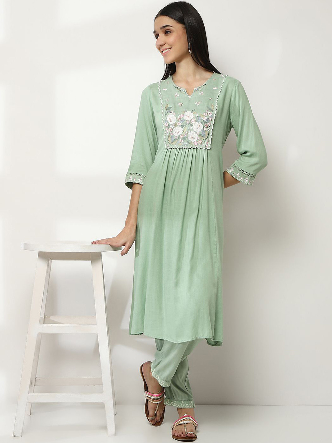 

Rangriti Floral Yoke Design Pleated Notch-Neck A-Line Kurta, Sea green