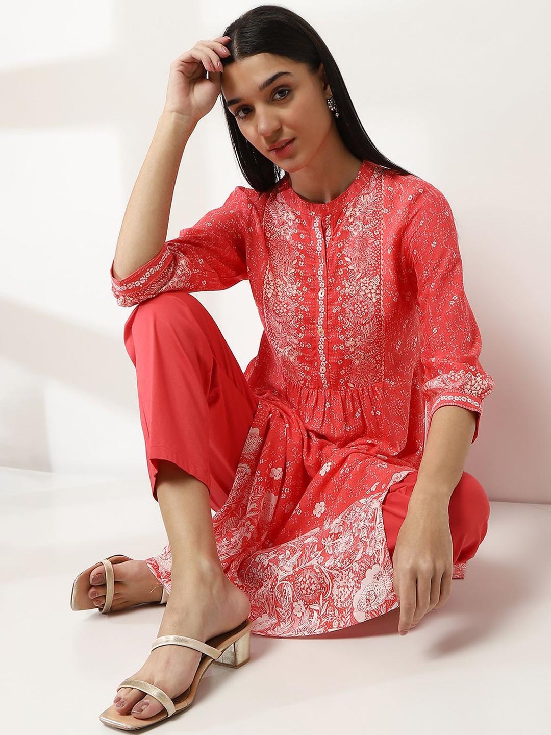 

Rangriti Floral Printed Mandarin Collar Pleated Straight Kurta, Orange