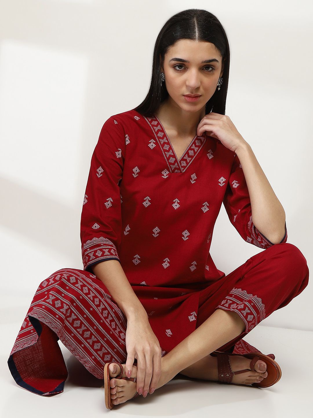 

Rangriti Floral Printed V-Neck A-Line Pure Cotton Kurta with Trousers, Maroon