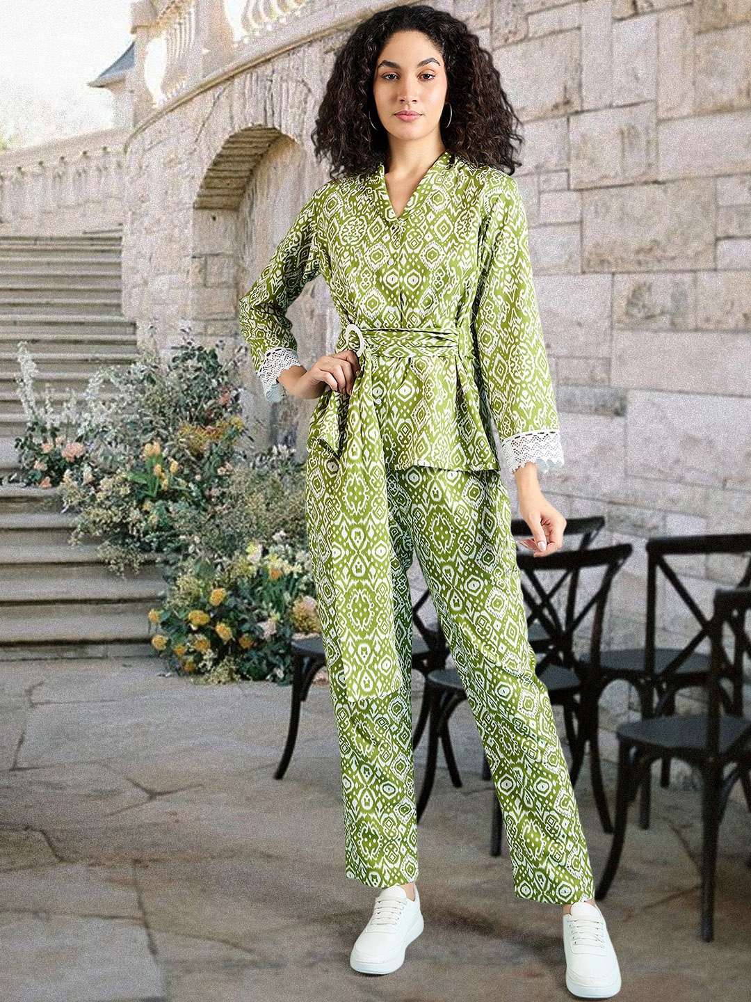 

Dressberry Ethnic Motifs Printed Shawl Collar Top With Trousers, Green