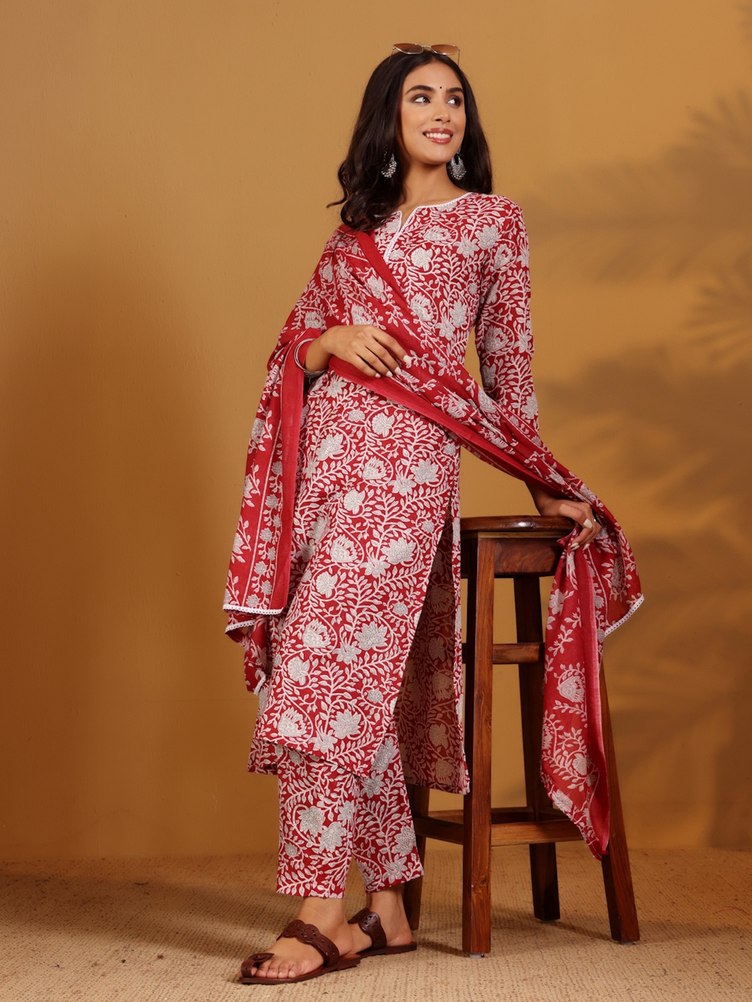 

Varanga Floral Printed Notch Neck Kurta With Trousers & Dupatta, Red