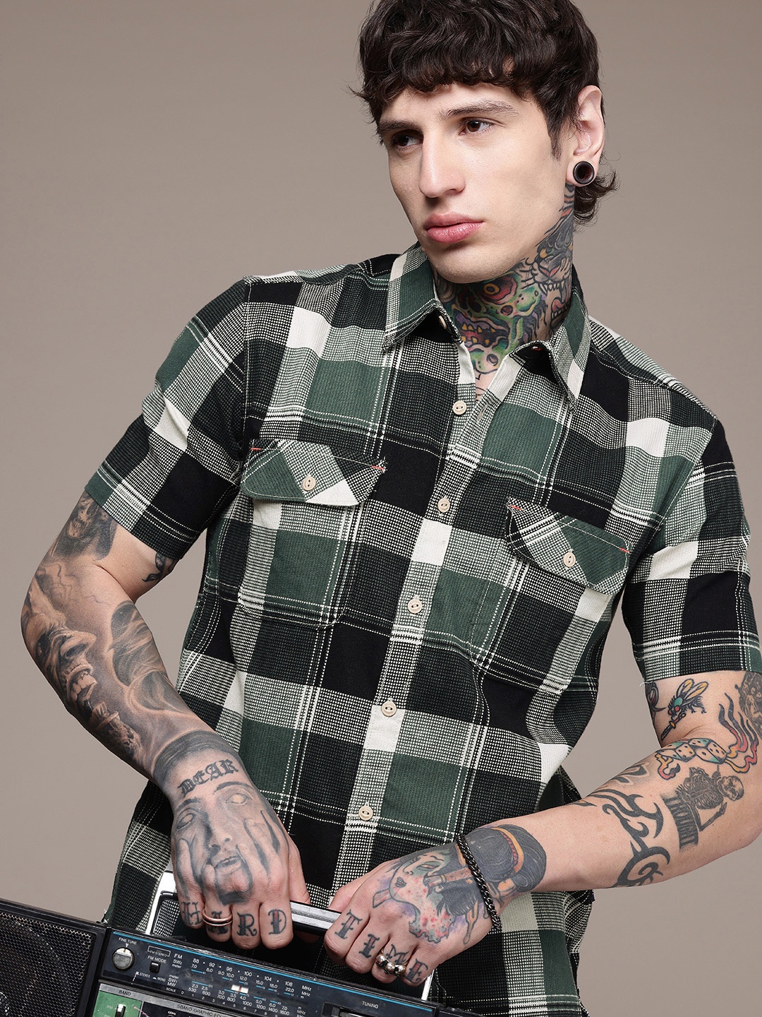 

The Roadster Lifestyle Co. Men Checked Pure Cotton Casual Shirt, Green