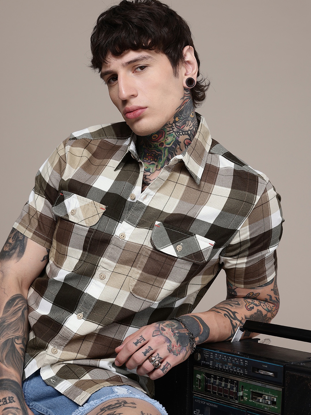 

The Roadster Lifestyle Co. Men Checked Pure Cotton Casual Shirt, Brown