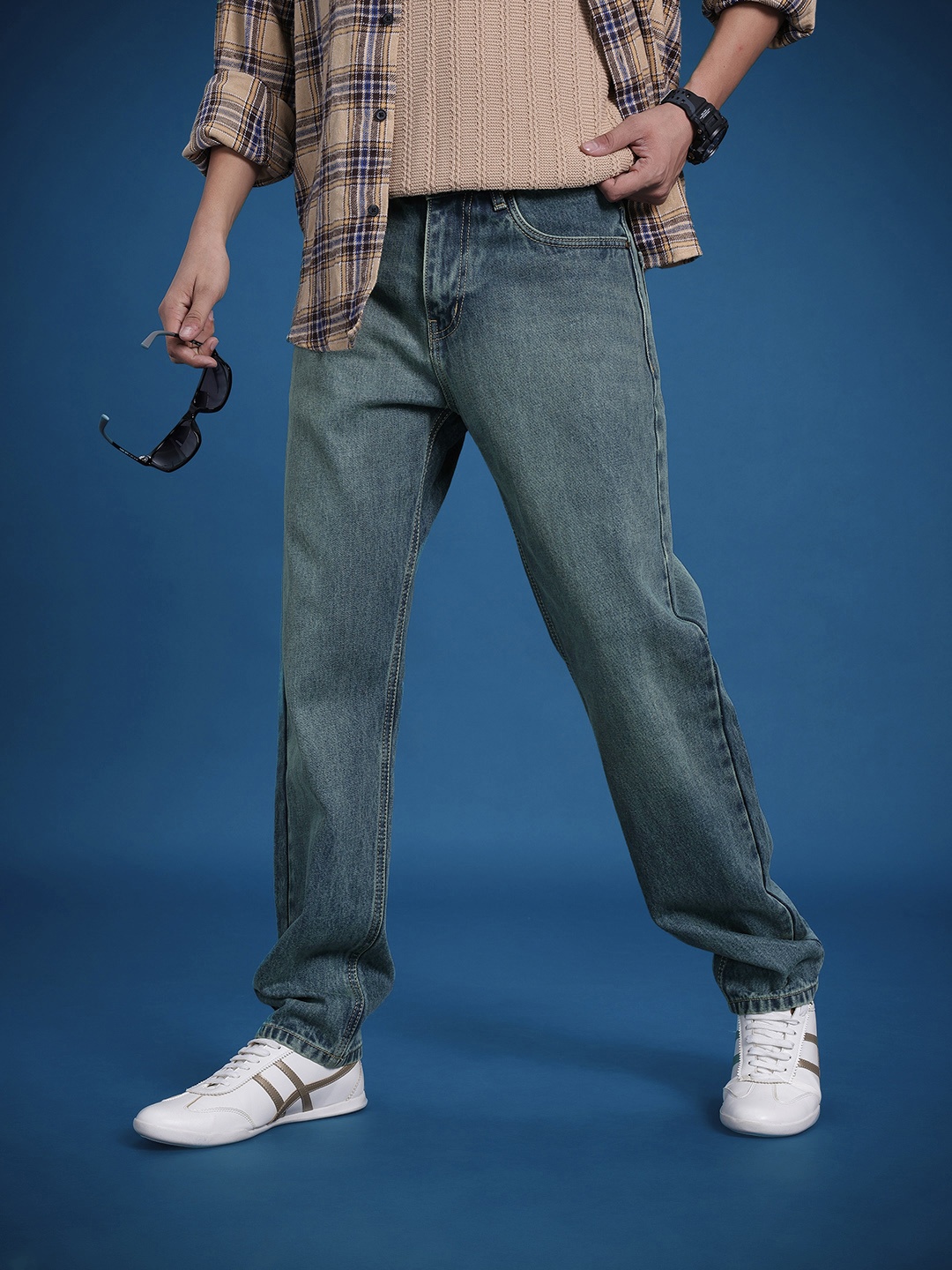 

The Roadster Lifestyle Co. Men Pure Cotton Relaxed Fit Heavy Fade Jeans, Blue