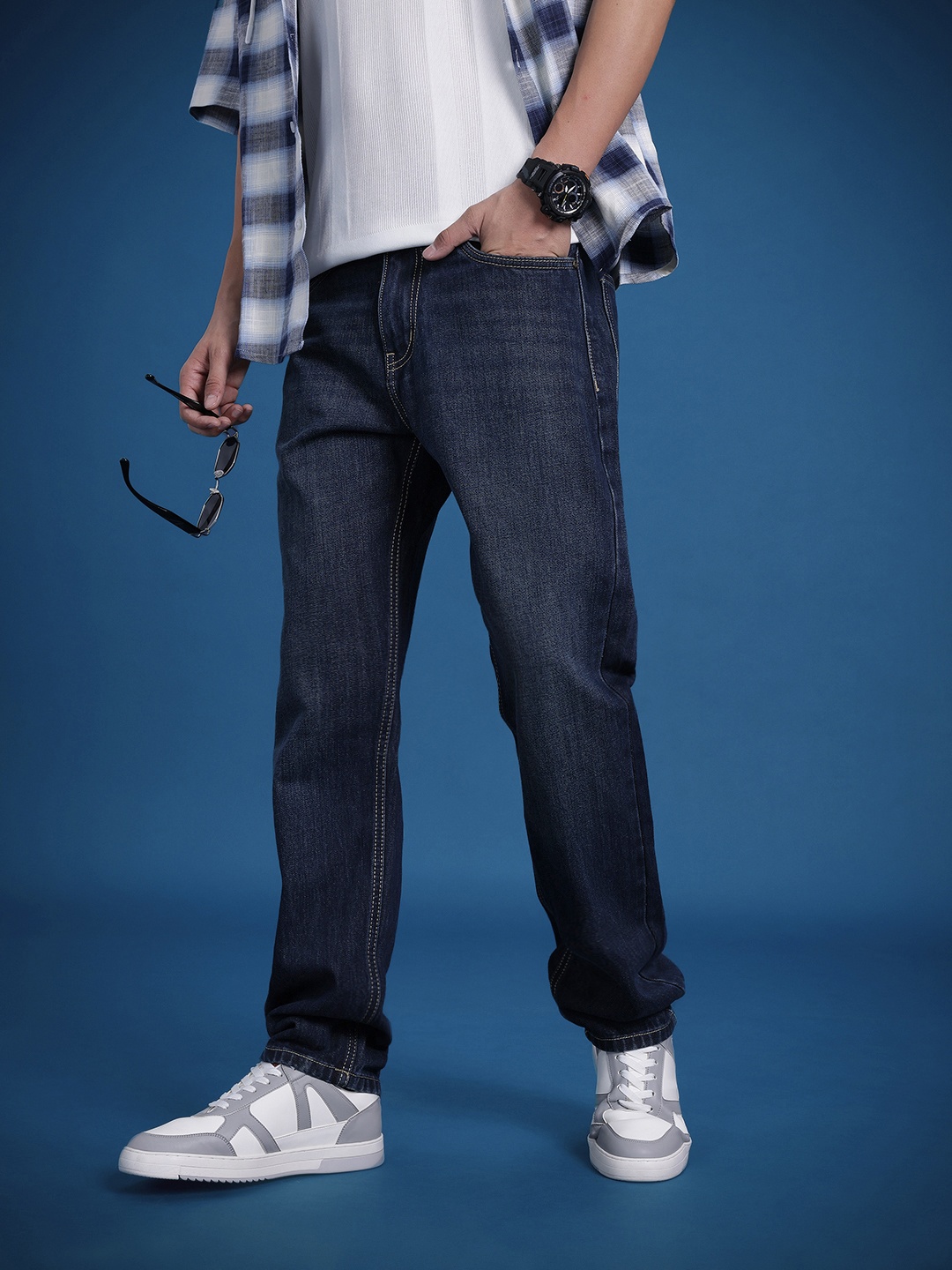 

The Roadster Lifestyle Co. Men Relaxed Fit Pure Cotton Jeans, Blue