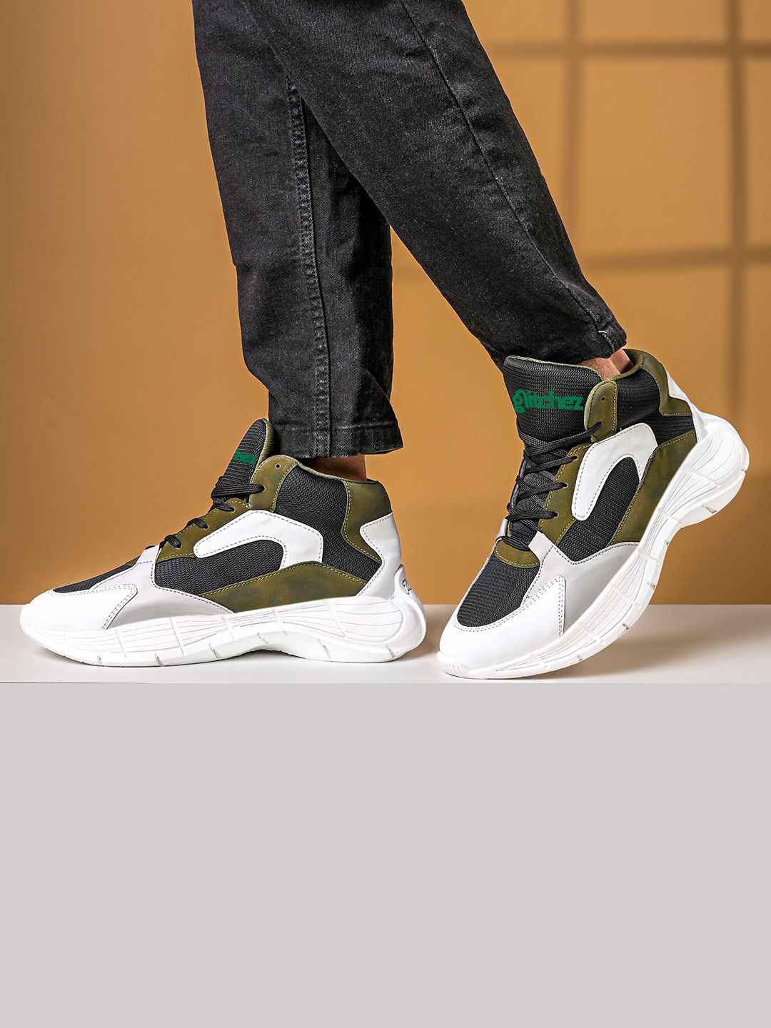 

glitchez Men Colourblocked Sneakers, Black