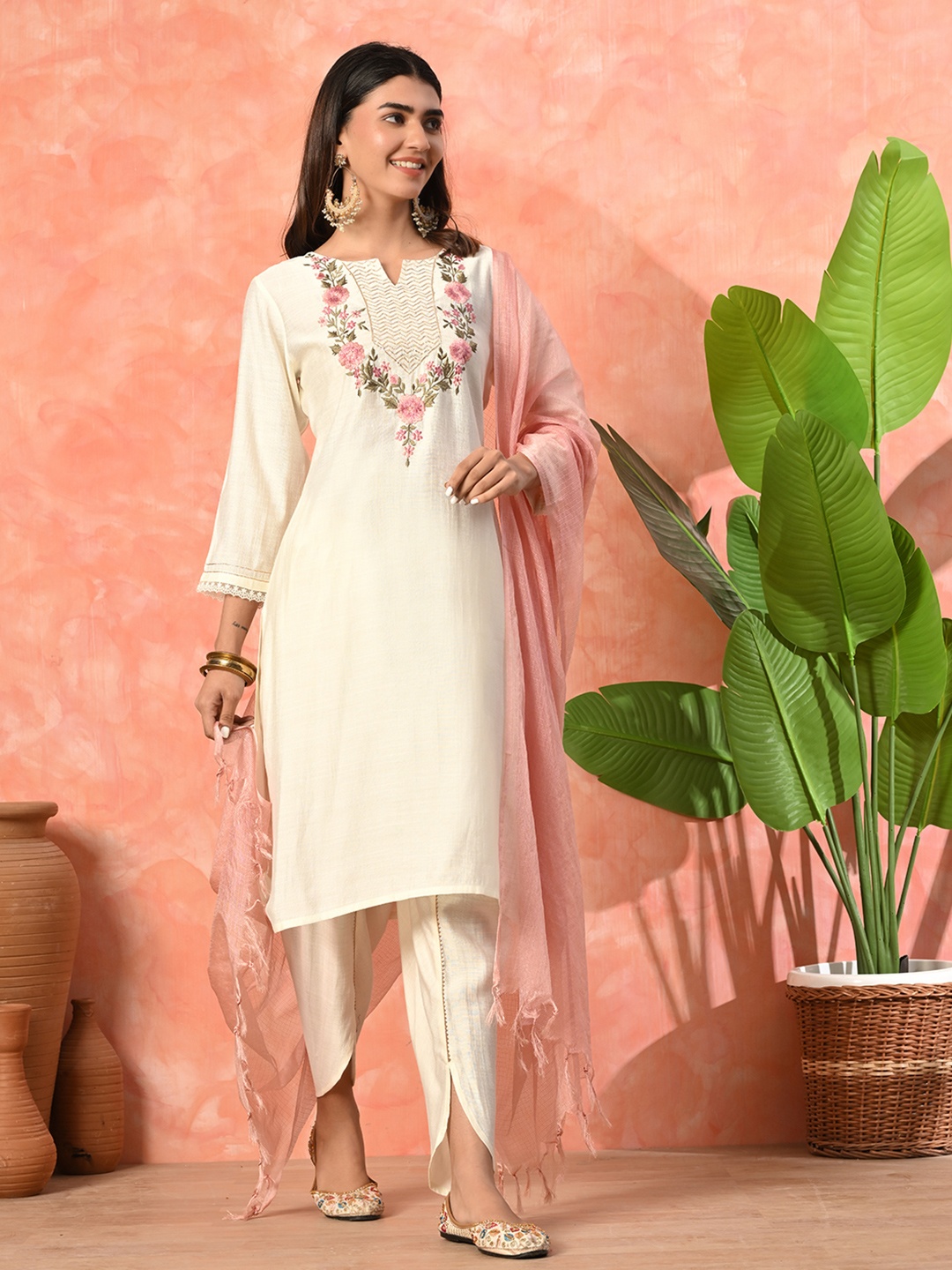 

Sangria Women Ethnic Kurta Set, White