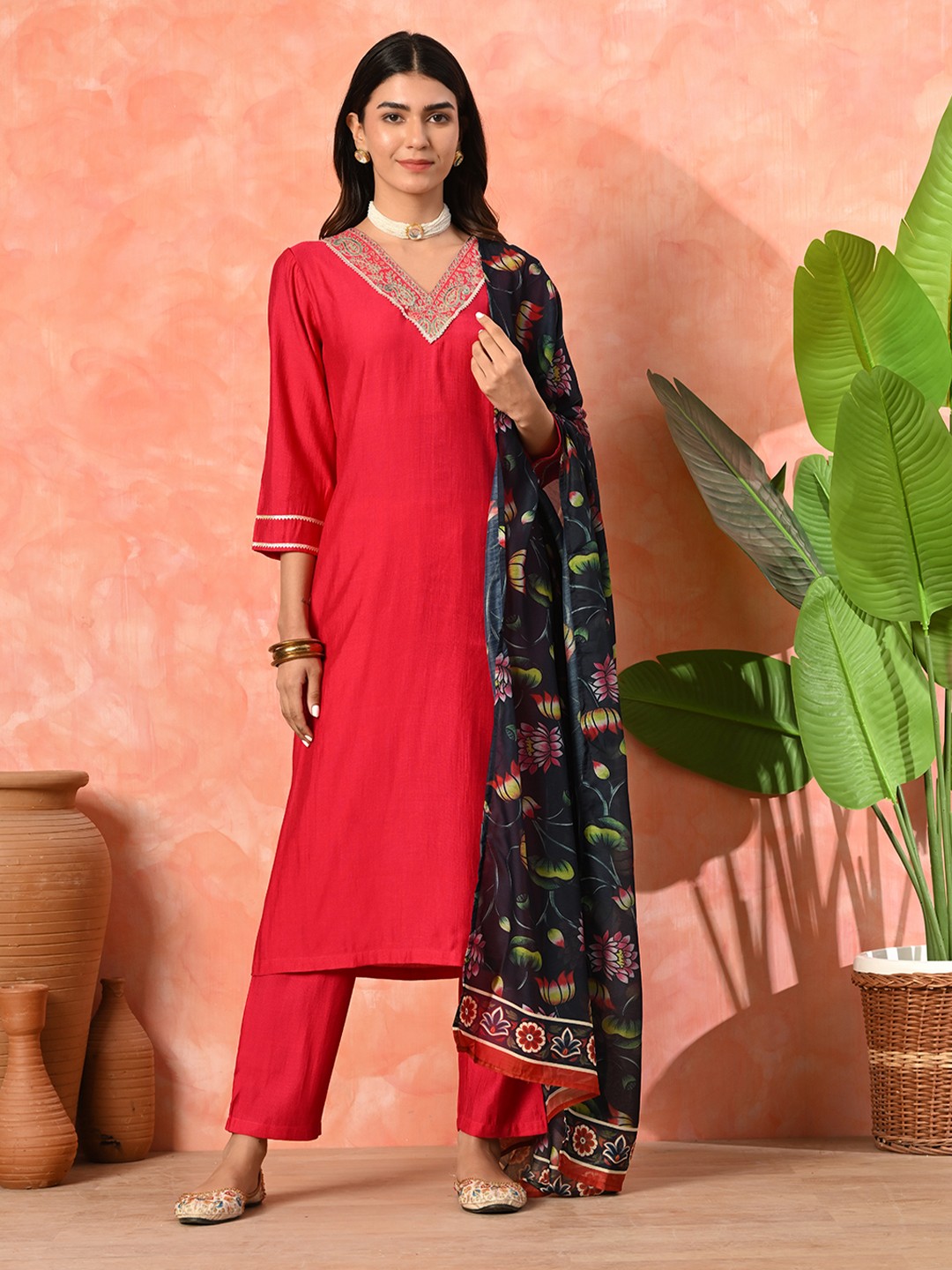 

Sangria Women Ethnic Kurta Set, Red
