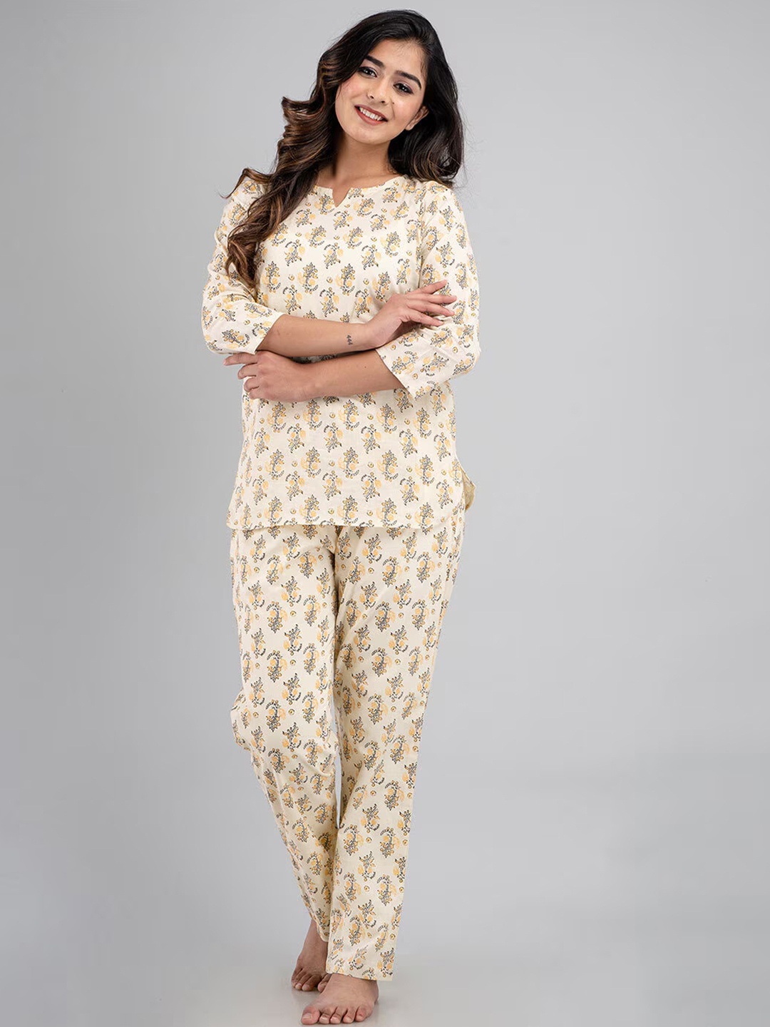 

LIVING ROOTS Women Floral Printed Pure Cotton Night Suit, Cream