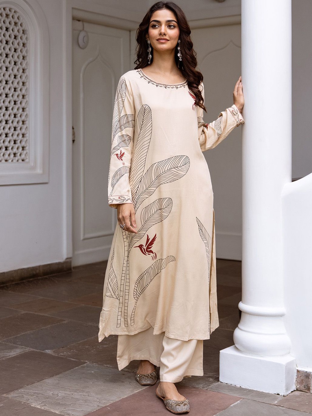 

Ishin Floral Printed Sequinned A-Line Kurta With Palazzos, Cream