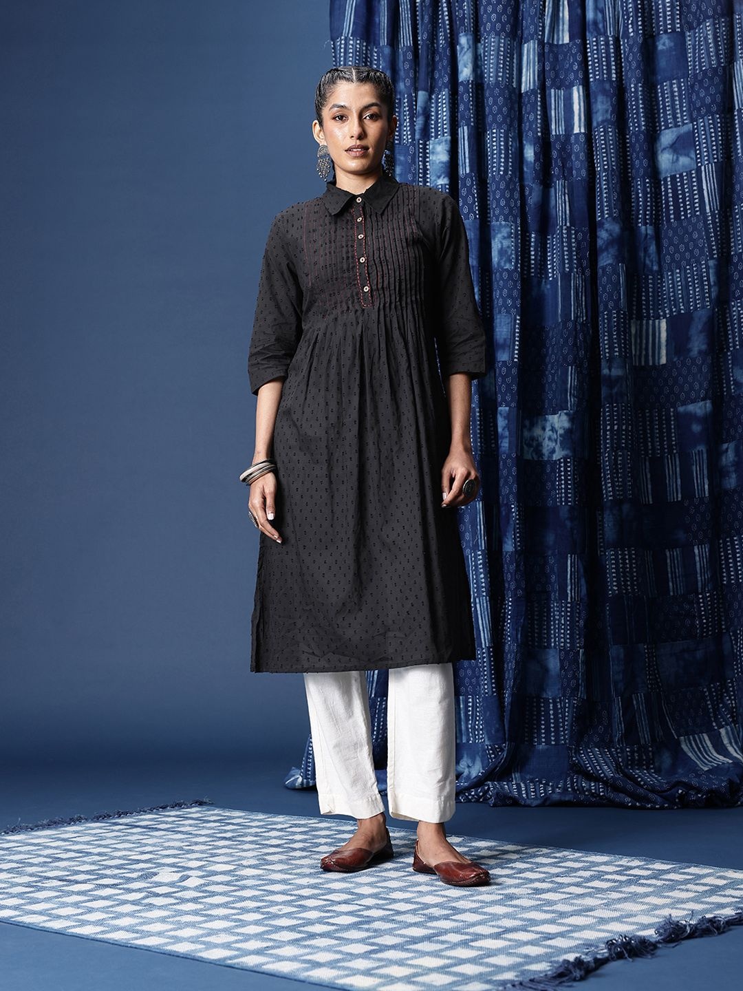 

Taavi Woven Legacy Dobby A-Line Pure Cotton Kurta, Black